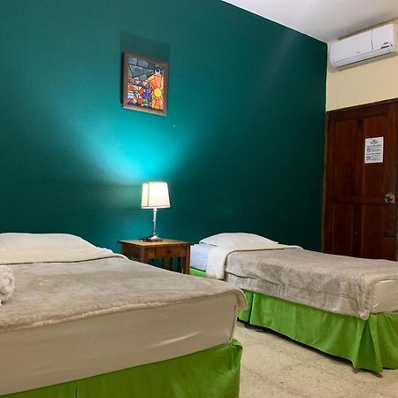 Hostal Fachente León المظهر الخارجي الصورة