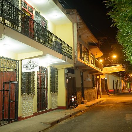 León Hostal Fachente المظهر الخارجي الصورة