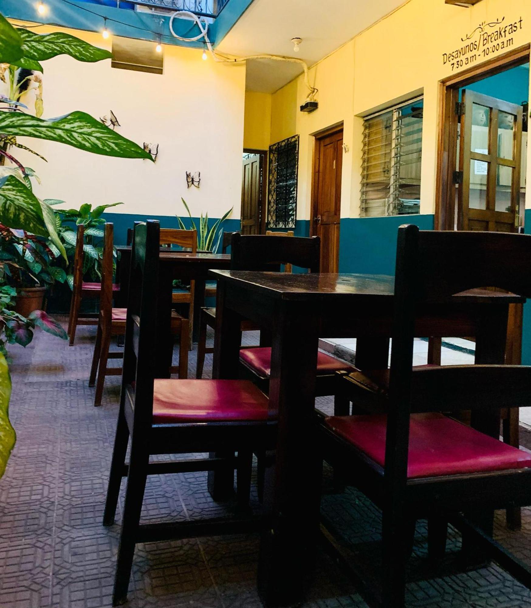 Hostal Fachente León المظهر الخارجي الصورة