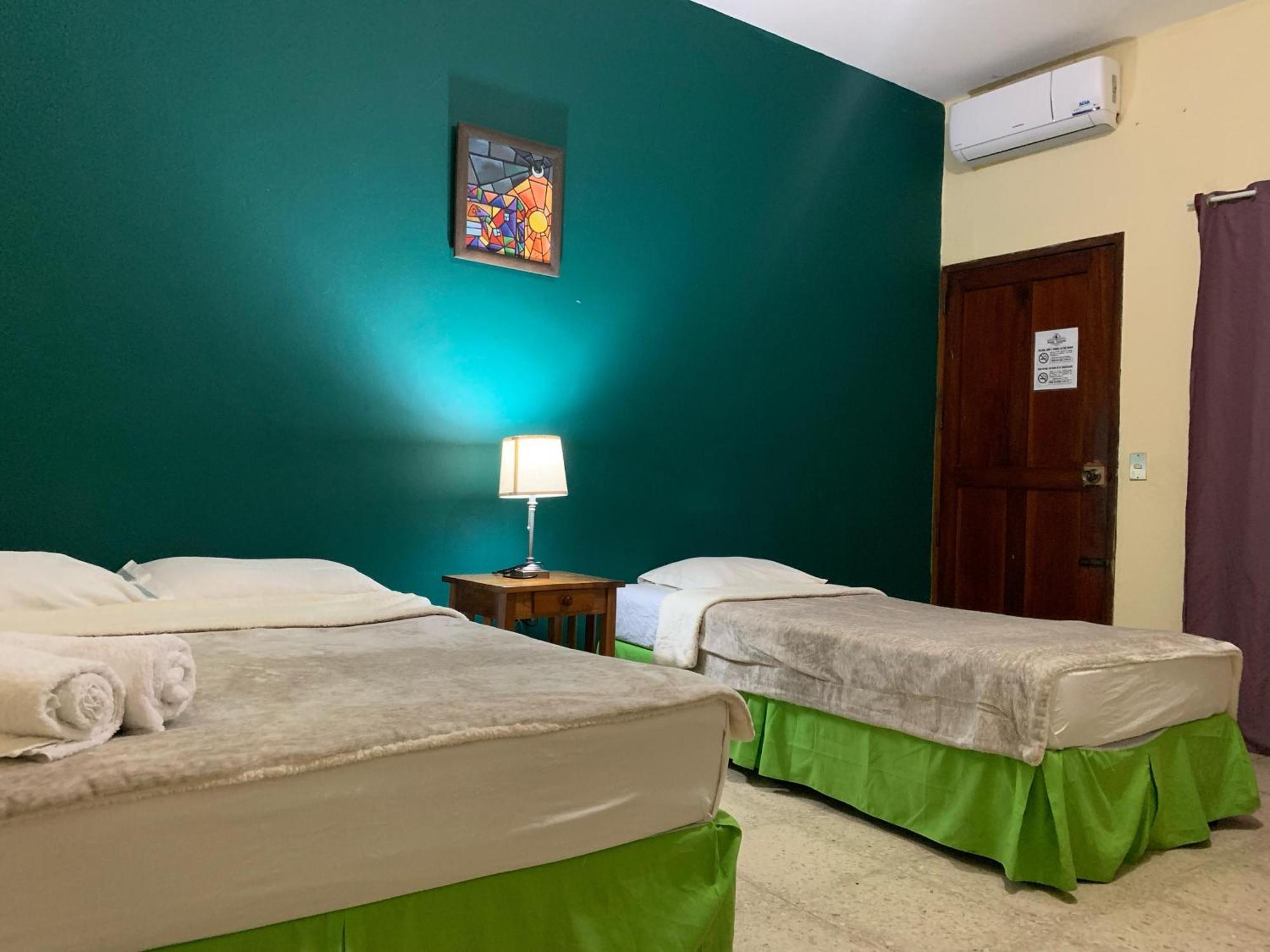 Hostal Fachente León المظهر الخارجي الصورة