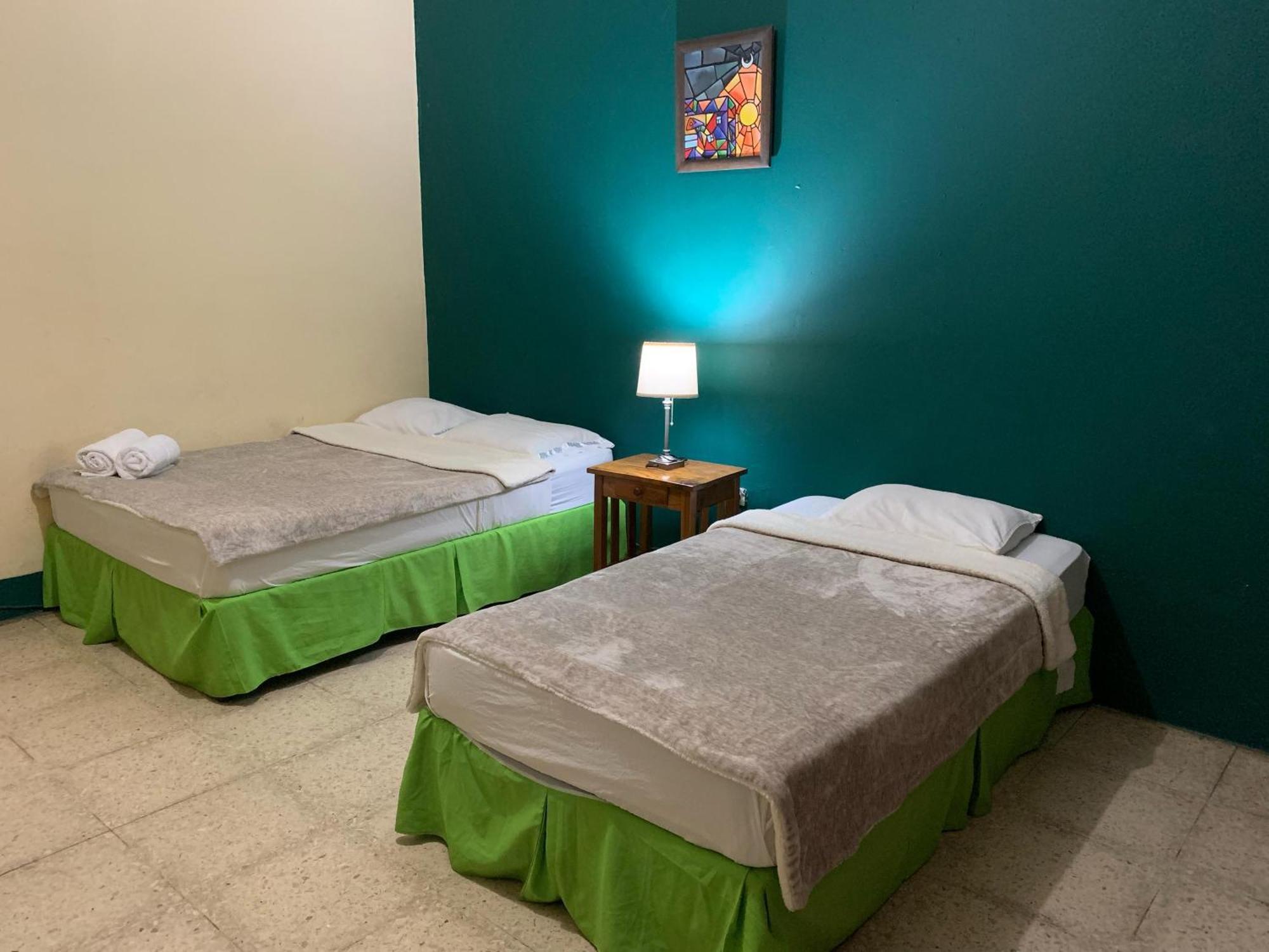 Hostal Fachente León المظهر الخارجي الصورة